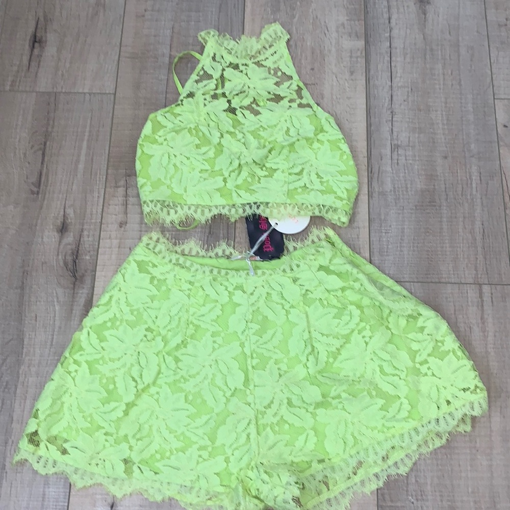 Green lace set